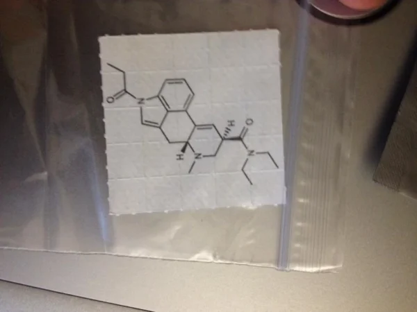 1P-LSD BLOTTERS 100 MCG KAUFEN – Bild 2